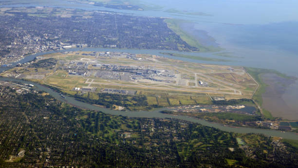 yvr 조감도 - vancouver international airport 뉴스 사진 이미지