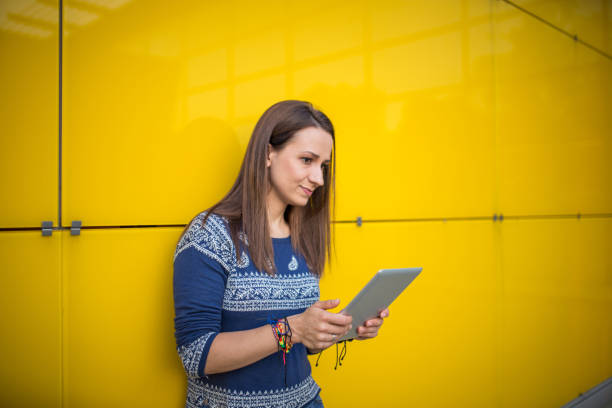 istock Girl shopping online 817166970