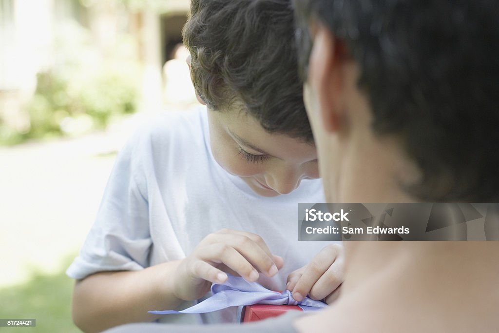 Mann mit jungen zu seinen Augen und - Lizenzfrei 4-5 Jahre Stock-Foto