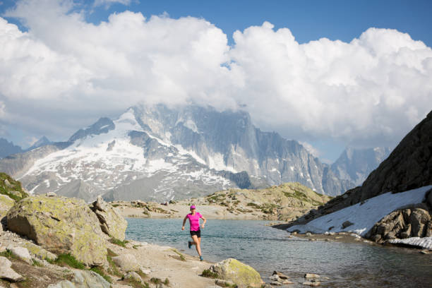 fit female running near chamonix - white lake imagens e fotografias de stock