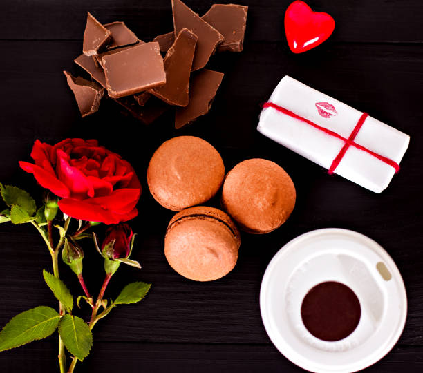 istock Classic French macaroons on a black background 817322722
