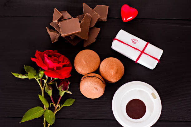 istock Classic French macaroons on a black background 817325000