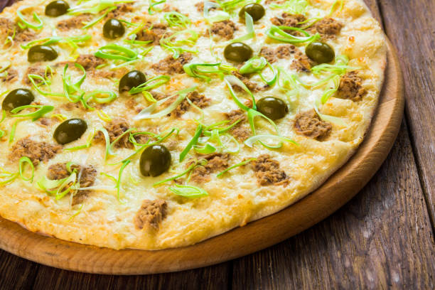 delicious seafood pizza with tuna and olives - pizza tuna prepared fish cheese imagens e fotografias de stock