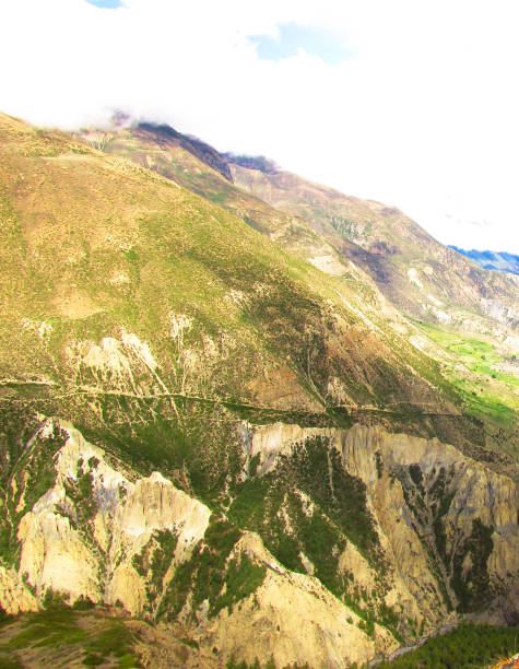 istock treking around Annapurna circuit 817331894