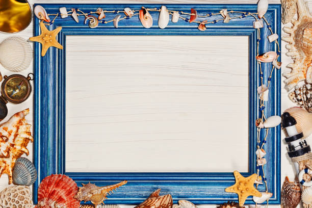 istock Wooden blank frame with sea shells and vintage compass 817402336