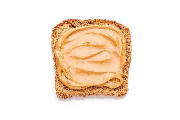 арахисовое масло на тосте изолировано на белом фоне - bread isolated white portion стоковые фото и изображения