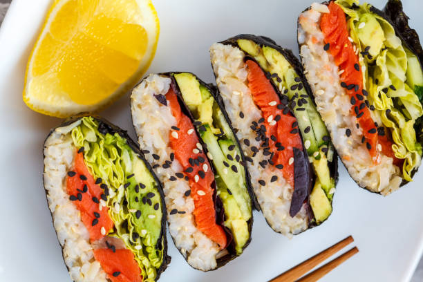 istock Healthy Japanese onigirazu 817439964