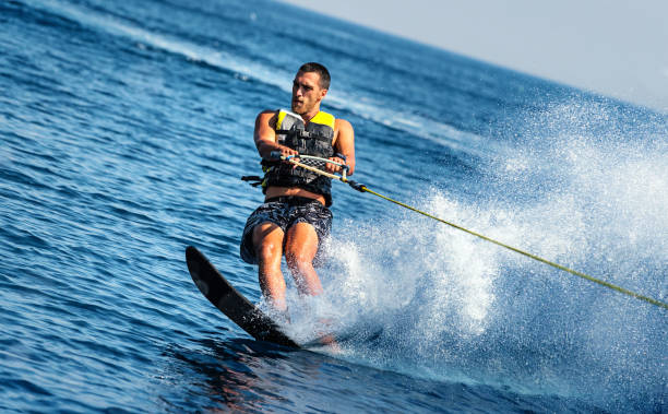 wakeboarding. - wakeboarding motorboating extreme sports waterskiing zdjęcia i obrazy z banku zdjęć