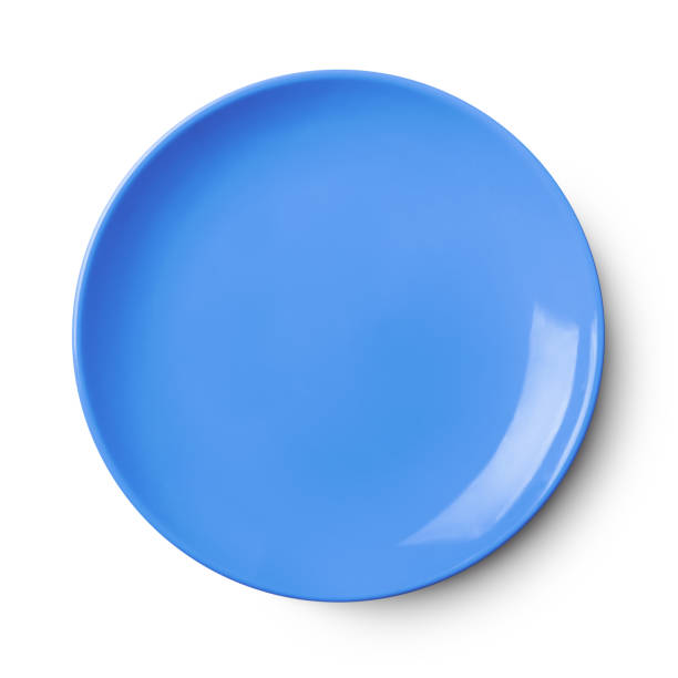pusta ceramiczna okrągła płytka wyizolowana na biało ze ścieżką przycinającą - blue plate zdjęcia i obrazy z banku zdjęć