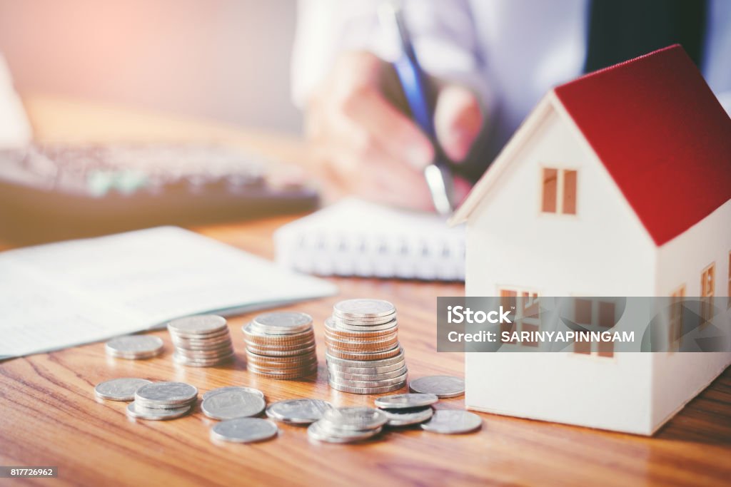 Risparmia sui costi della casa - Foto stock royalty-free di Casa
