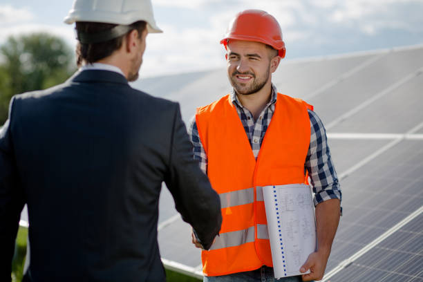 istock Foreman and businessman concluding a treaty. 817825152