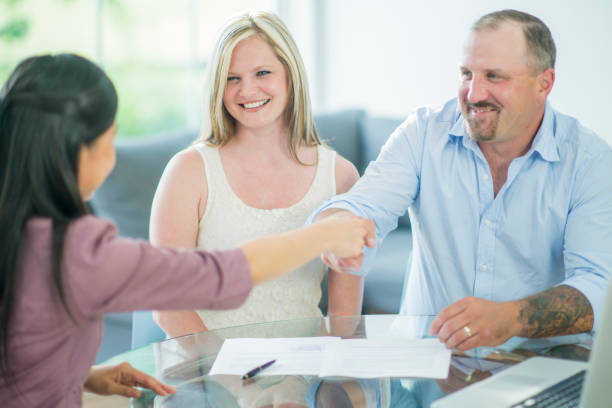istock Sealing The Deal 818032534