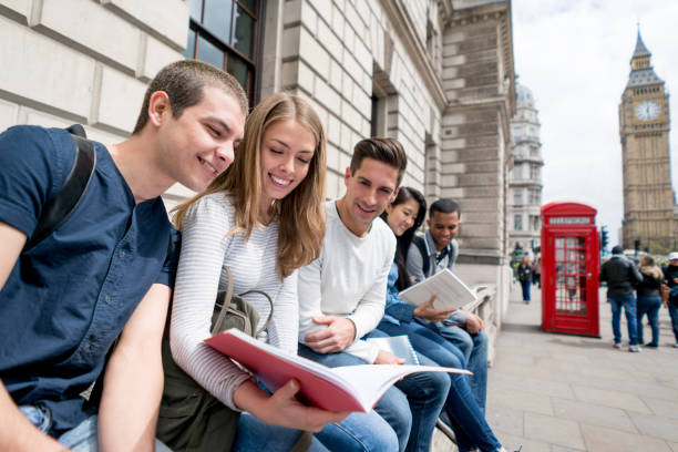 istock Group of exchange students sightseeing in London 818088066