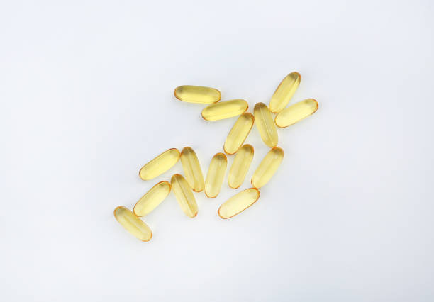 istock Yellow fish oil capsules on a white background. 818100944