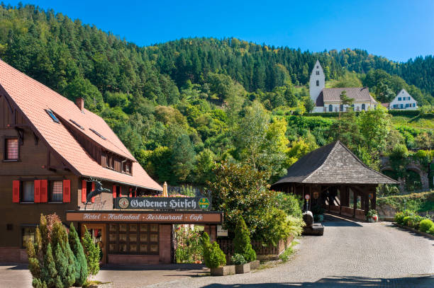 wooden bridge with the protestant church in forbach - konstruktion imagens e fotografias de stock