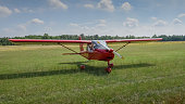 leichtflugzeug-leichte-rote-flugzeug-auf
