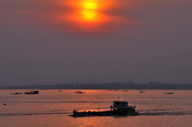 istock Sunrise over Mekong River, Phnom Penh 818388488