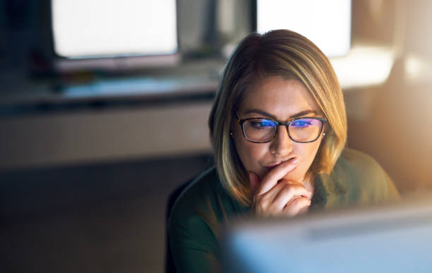 성공 여행 쉽지, 하지만 그것은 보람 - thinking women businesswoman business 뉴스 사진 이미지