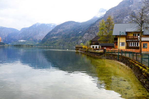 istock house and lake in Hallstatt Bahnhst austria 818712994