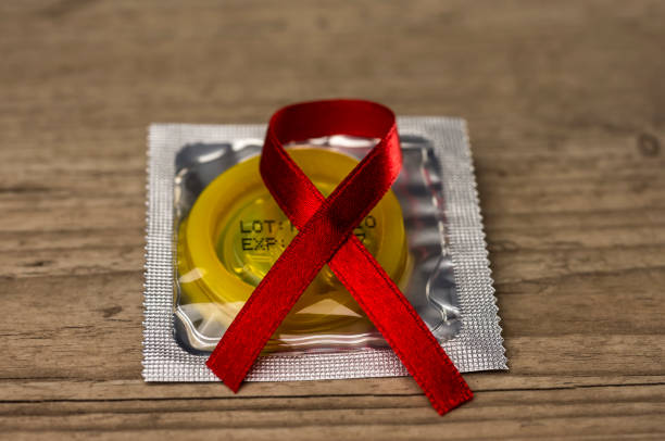 コンドームと赤いリボン - symbol sex healthcare and medicine healthy lifestyle ストックフォトと画像