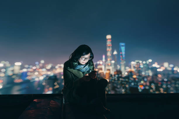 soziale verbindung in der nacht - night beijing city asia stock-fotos und bilder
