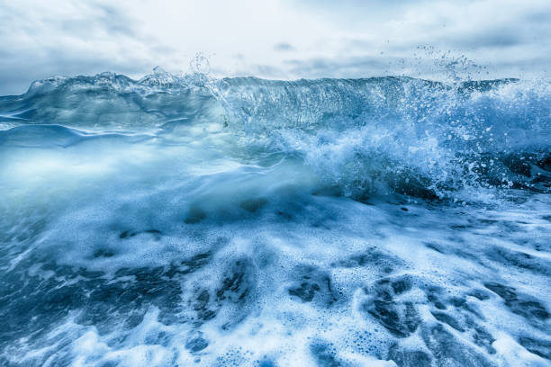 crashing blue and white waves - fast water imagens e fotografias de stock