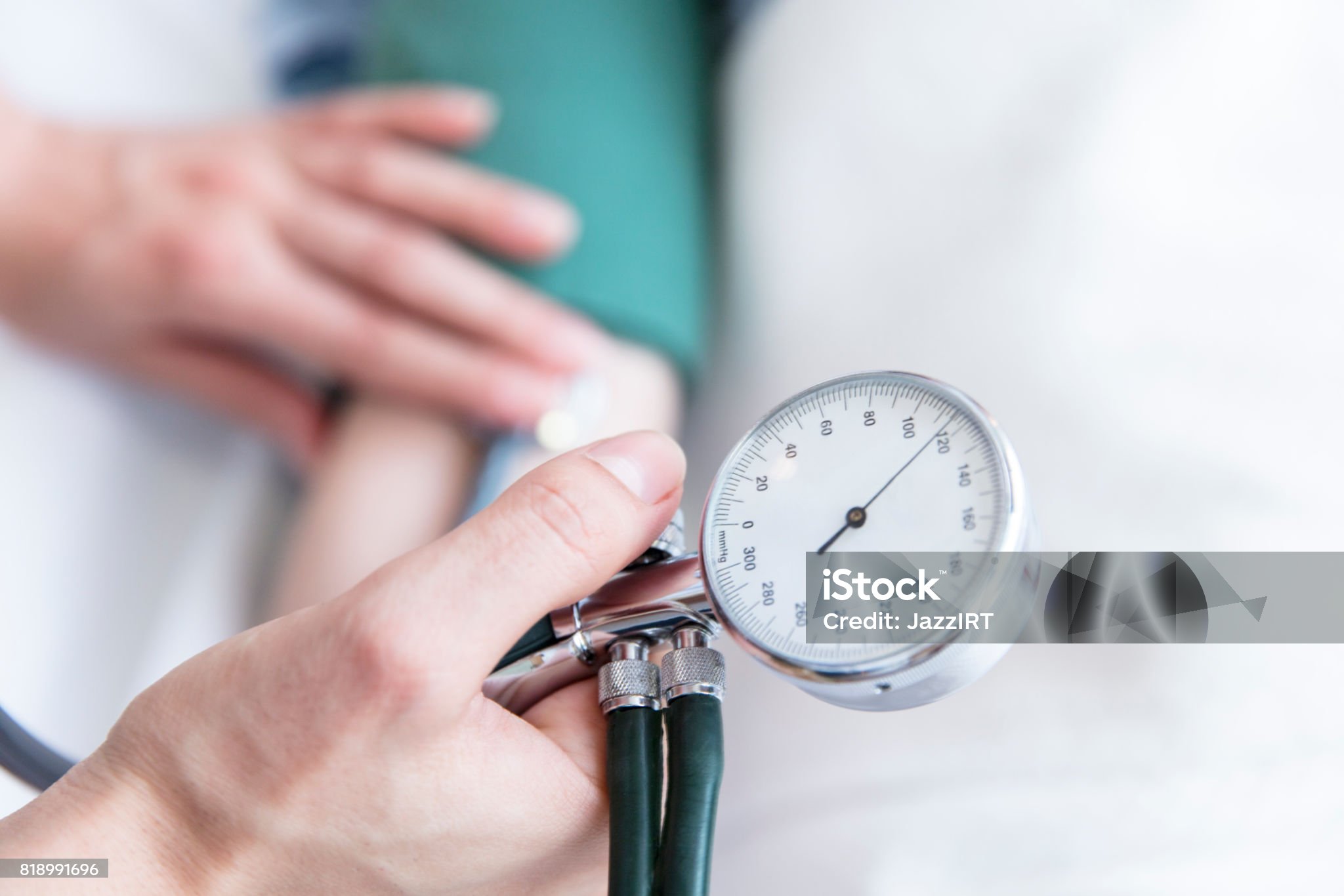 Kardiolozi objašnjavaju koji je stvarno normalan krvni pritisak: Zašto 120/80 nije uvek tačno i kako pravilno meriti? Kardiolozi objašnjavaju koji je stvarno normalan krvni pritisak: Zašto 120/80 nije uvek tačno i kako pravilno meriti?