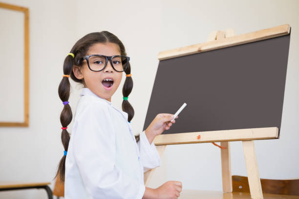 España oxígeno Unidad Cute Pupil Dressed Up As Scientist In Classroom Stock Photo - Download  Image Now - Child, Teacher, Costume - iStock