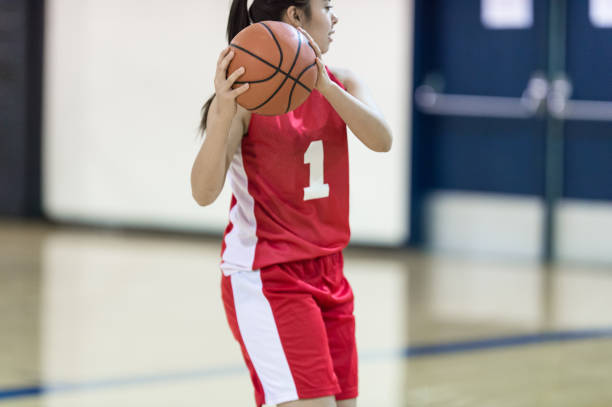 istock Girls high school basketball game 819394564