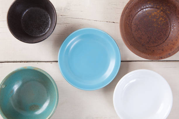 istock Top view of empty colorful plate put on white wood table. 819441086