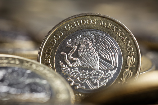 Muchas monedas mexicano photo