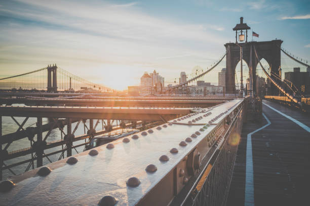 brooklyn bridge and manhattan bridge at sunrise, new york city - brooklyn bridge bridge brooklyn stone imagens e fotografias de stock