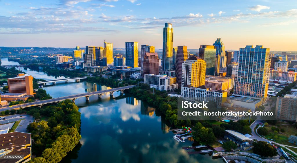 Sunrise Stadtbild Austin Texas zur goldenen Stunde über ruhige Lady Bird Lake 2017 - Lizenzfrei Austin - Texas Stock-Foto
