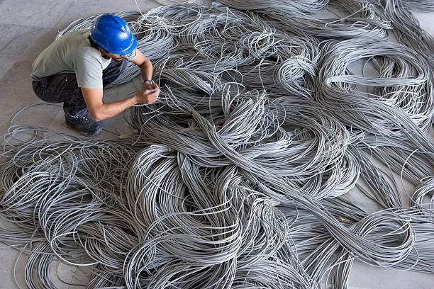 building worker with pile of network cables - 5519 fotografías e imágenes de stock