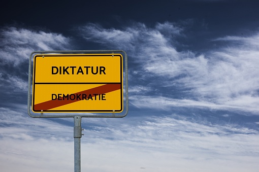 DEMOKRATIE - DIKTATUR - Bilder mit Wörtern aus dem Bereich Wertegemeinschaft, hierba, Bild, Ilustración photo