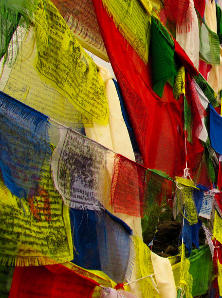 istock treking around Annapurna circuit 819798968