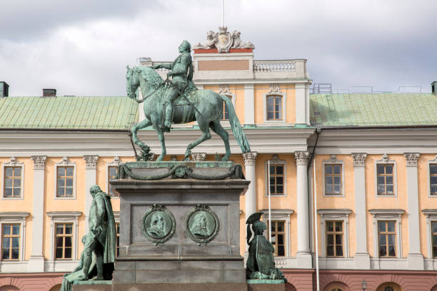 gustav ii adolf estatua archeveque; stockholm - gustav ii adolf fotografías e imágenes de stock