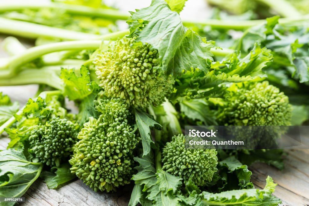 broccoli rabe bunch of Cima di rapa (Brassica rapa) Broccoli Rabe Stock Photo