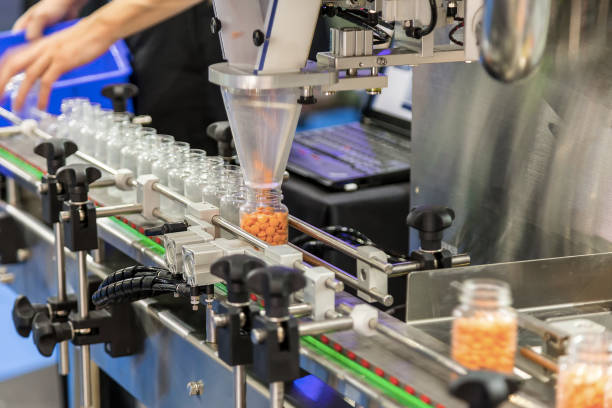 istock Tablet / Capsule counting machine conveyor in production line of pharmaceutical industry. 819953490