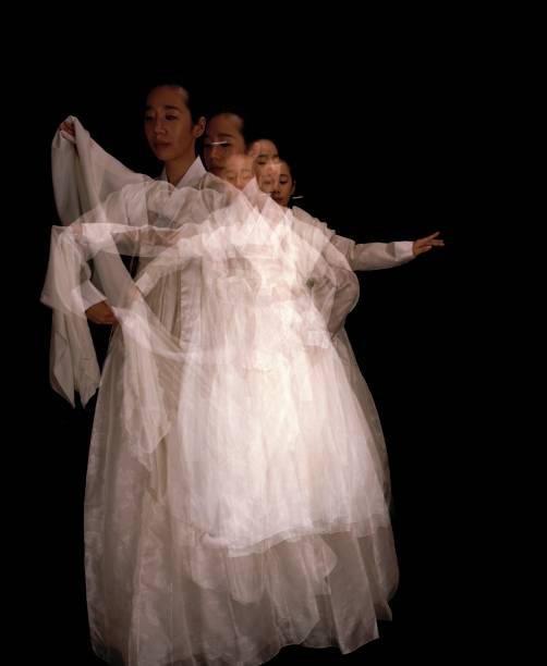 istock Listening to Dance #3 : Salpuri 820106182