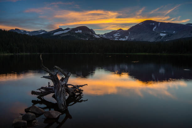 brainard lake sunset - long exposure imagens e fotografias de stock