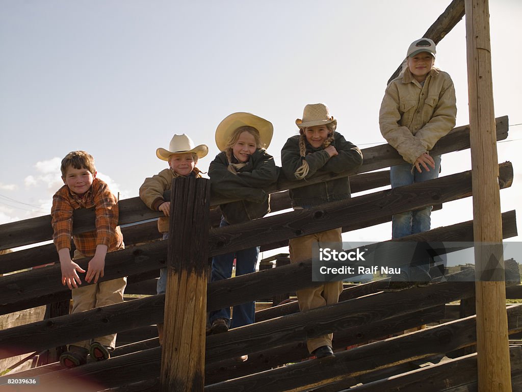 Porträt von Brüder und Schwestern auf Familie ranch - Lizenzfrei Familie Stock-Foto