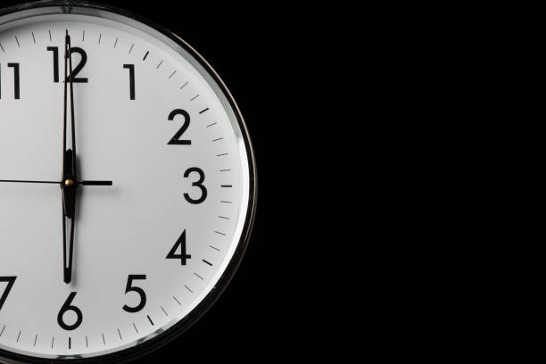 Analoge Uhr mit der Zeit 06:00 – Foto