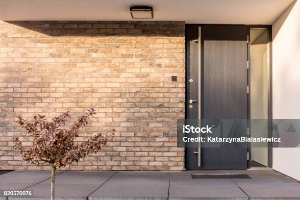 Minimalistische Aus Rote Backstein Haus Außen Stockfoto und mehr Bilder von Haustür - Haustür, Eingang, Modern