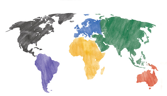 Mirada dibujada de un mapa del mundo con los continentes coloreados a mano. photo