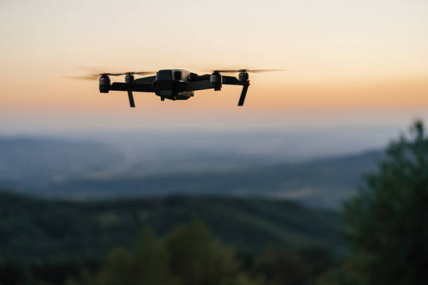 flying drone - filming point of view fotos imagens e fotografias de stock