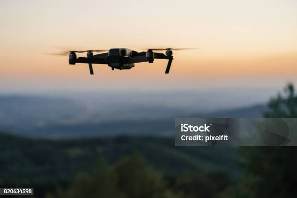 Fotografii de stoc cu Dronă Zburătoare - Descarcă imaginea acum - Dronă, Punct de vedere din dronă, Zbor