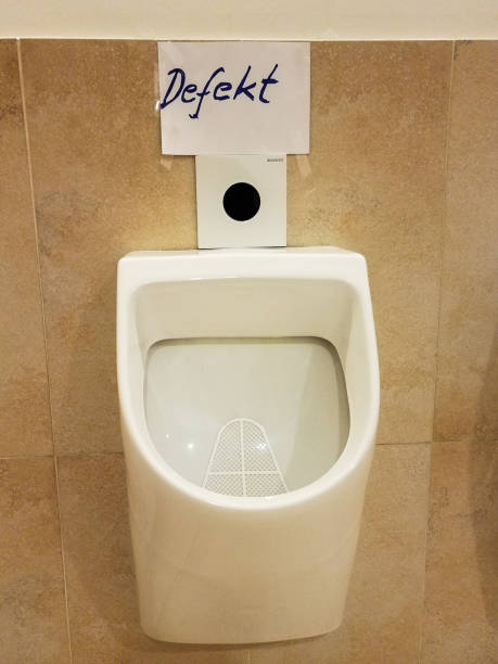 istock Urinal on wall with a German defective sign 820656862