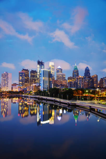 skyline von Philadelphia bei Nacht – Foto