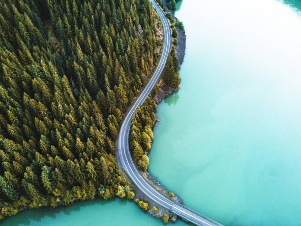 diablo jezioro widok z lotu ptaka - road winding road curve mountain zdjęcia i obrazy z banku zdjęć